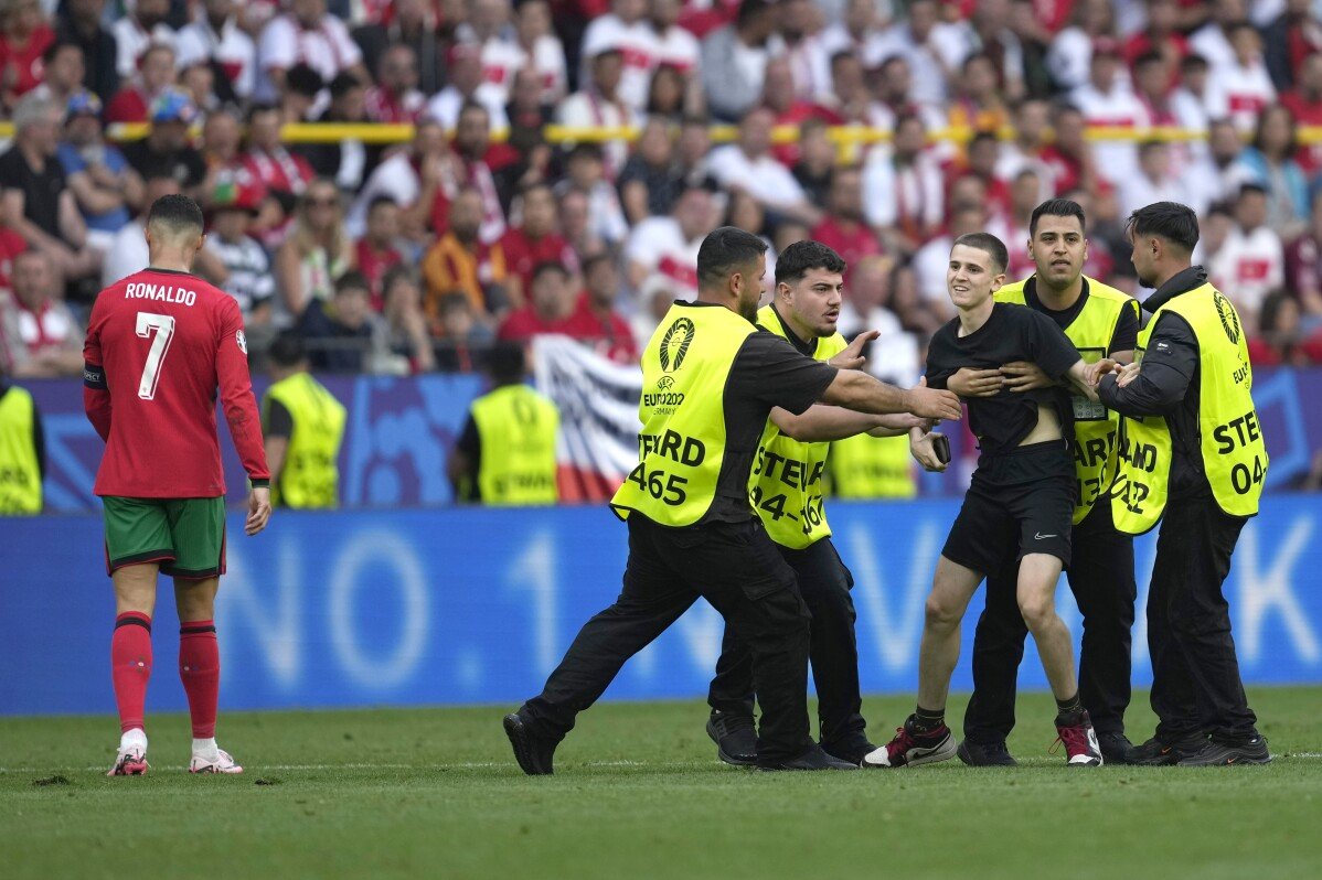 Euro 2024: Portugal busca terceira vitória contra estreante Geórgia enquanto se mantém atento aos buscadores de selfies