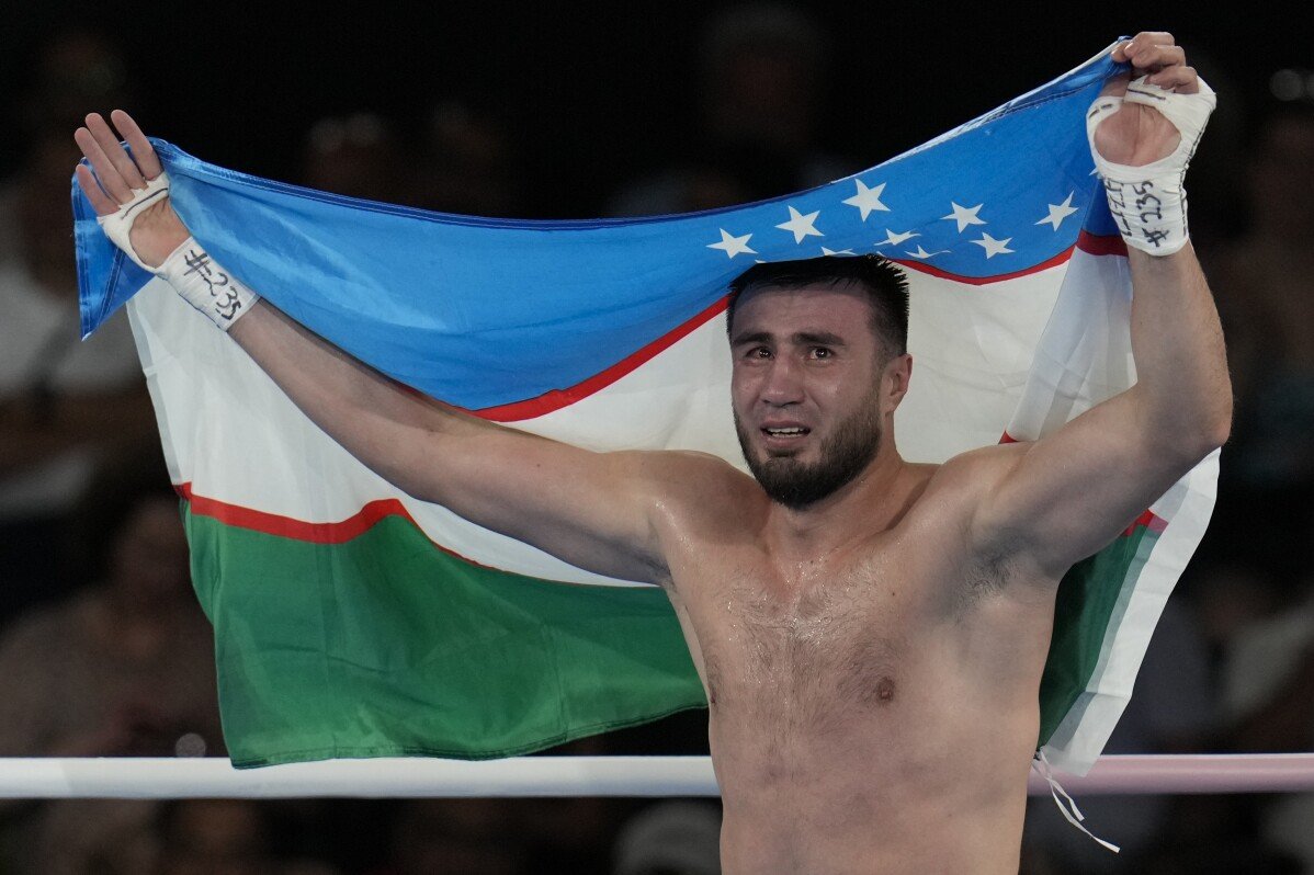 Depois de a vida do treinador ter sido provavelmente salva nos bastidores, o Uzbequistão domina o torneio de boxe olímpico